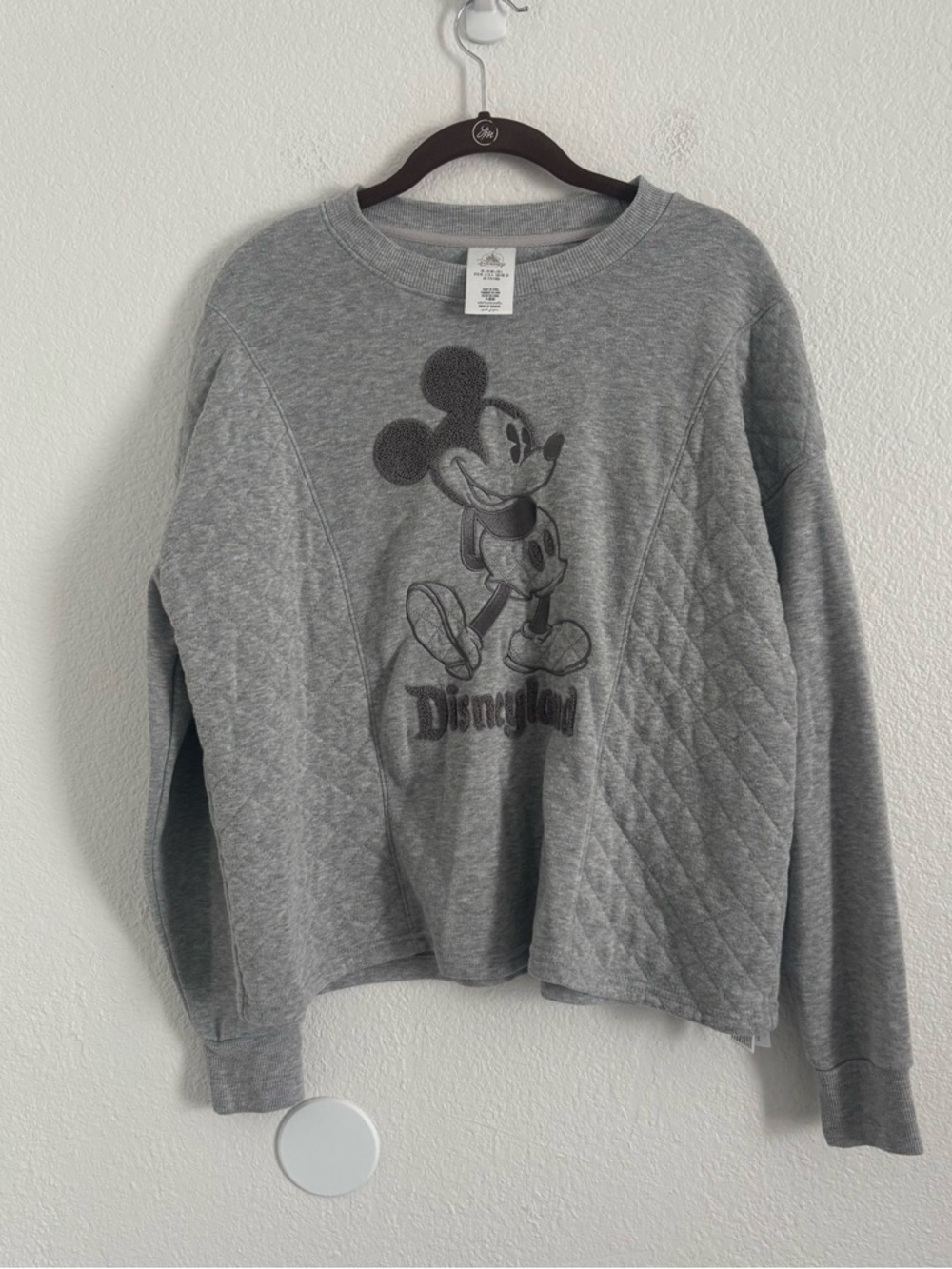Disney Women's Size Large Gray Mickey Mouse Disneyland Pullover Sweater